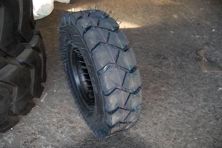 厂家直销供应工具车轮胎全新正品7.00-12充气叉车胎700-12